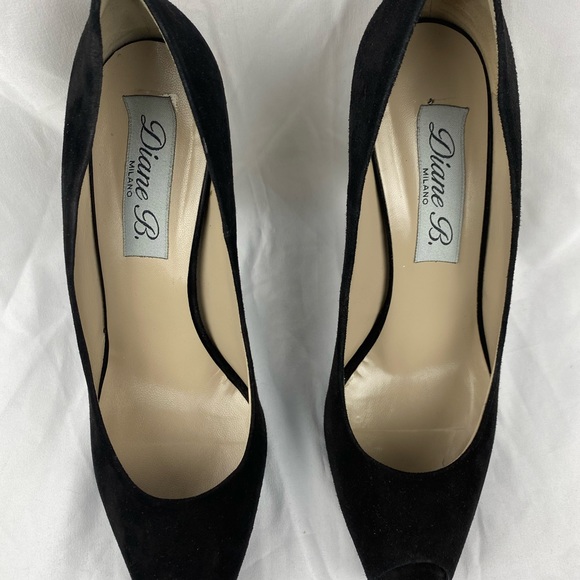 Diane
HH Platform Peep Toe
Color: Blk Suede
size: 41 (EURO) USA 10.5 - Picture 4 of 5